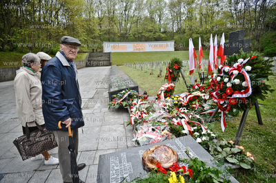 Cmentarz zolnierzy Armii Radzieckiej w Gdansku po uroczystosciach...