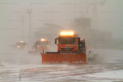 Gdansk, Rebiechowo. Akcja zima w Porcie Lotniczym Gdansk...