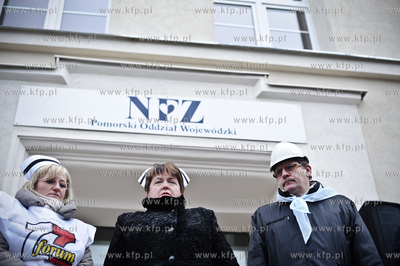Protest milczenia pod siedziba gdanskiego NFZ pt. Kazdy...