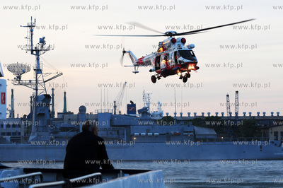 Gdynia. Pokaz ratownictwa morskiego w wykonaniu załogi...