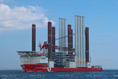 Do gdynskiego portu przyplynal widowiskowy statek -...