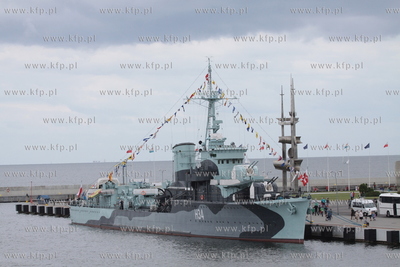 Parada wszystkich najwazniejszych klas okretow bedacych...