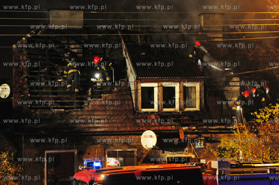 Pożar na Oruni Dolnej. Pożar wybuchł ok. 21.20 w...