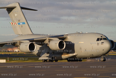 Na gdanskim lotnisku wyladowal Boeing C 17 Globemaster...