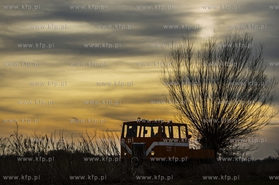 Zuławska Kolej Dojazdowa. Przejazd drezyna motorowa...