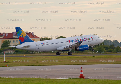 Port Lotniczy Gdansk. Nz.Airbus 320 czrterowej linii...