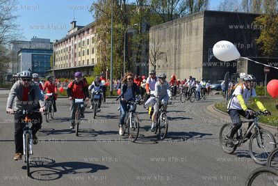 Bialo czerwony peleton pojawil sie 2 maja na ulicach...
