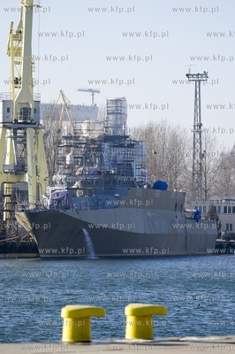 Gdynia, Stocznia Marynarki Wojennej. Prace wykonczeniowe...