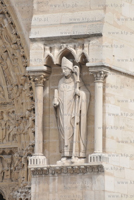 Paryż Wyspa Cite z Placem Św Jana Pawla II.  Katedra...