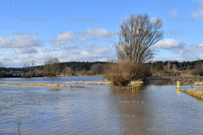 Podtopienia drogi we wsi Sulmin spowodowane wezbraniem...