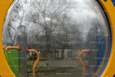 Mini plac zabaw przy kąpielisku miejskim przy rzece...