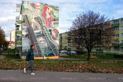 Mural według projektu Pauliny Jaklik na elewacji bloku...