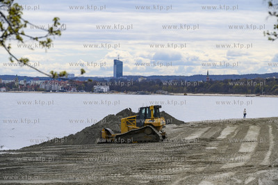 Gdynia Orłowo. Poszerzanie plaży o ok 40m. Poszerzenie...