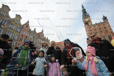 Festiwal baniek mydlanych w Gdansku na Dlugim Targu....