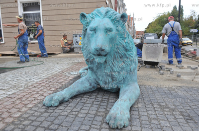 Gdansk. Prace przy budowie Fontanny Czterech Kwartalow,...