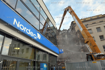 Wyburzanie dawnego Domu Towarowego PDT a obecnie Galerii...