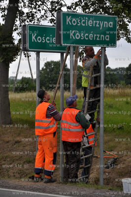 Przy wjezdzie do Koscierzyny na Kaszubach zainstalowano...