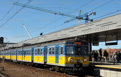 Gdansk Wrzeszcz. Dworzec PKP, przystanek SKM. W tle...