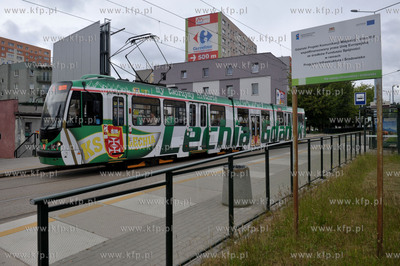 Gdansk Siedlce, ul. Kartuska. Tramwaj w barwach Lechii...