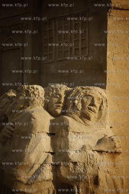 Gdansk Jelitkowo. Plaza. Wystawa monumentalnych rzezb...