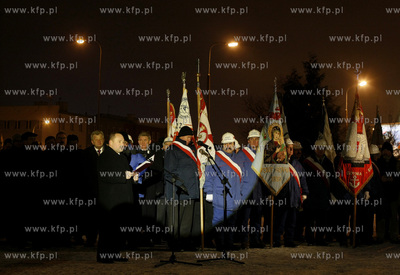 Gdynia Stocznia. Pomnik Ofiar Grudnia 1970. Obchody...