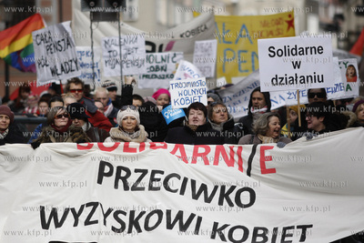 Około 150 osob uczestniczylo w gdanskiej Manifie....