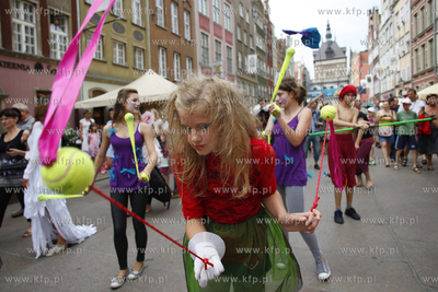 Gdansk. Festiwal Szekspirowski. Dziecieca parada festiwalowa...