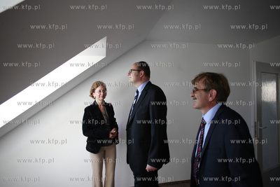 Uroczyste przekazanie do użytku 125 mieszkań wybudowanych...