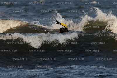Gdynia Orlowo. Kitesurfing.
25.10.2011
fot. Krzysztof...