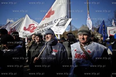 Pikieta pod Urzędem Wojewodzkim w Gdansku w gescie...