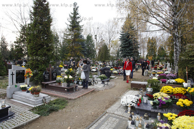 Cmentarz komunalny przy ul. Spokojnej w Pruszczu Gdanskim.
01.11.2013
fot....