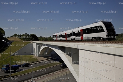 Przejazd i prezentacja składu PKM ze stacji Niedźwiednik...