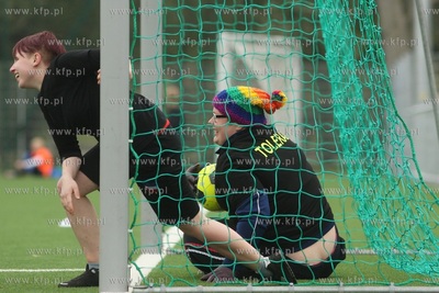 Gdansk Zaspa. Pilkarski turniej dzikich druzyn Do przerwy...