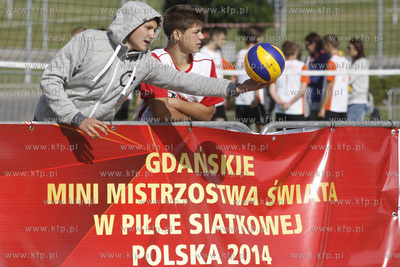 Parking przed Ergo Arena. Gdanskie Mini Mistrzostwa...