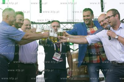 Stadion Energa. Amber Fest, biesiada piwna. Odszpuntowanie...