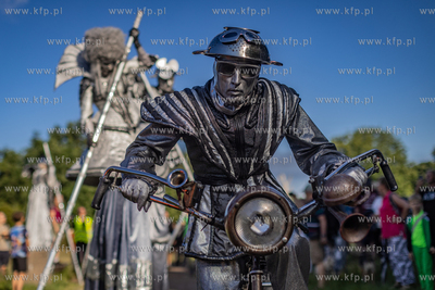 FETA.Teatr Akt "Fu-Turyści" - parada / Polska, Warszawa.
14.07.2024
fot....