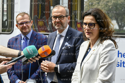 Konferencja prasowa podczas której zaprezentowano...