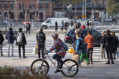 Wstępne otwarcie naziemnego przejścia dla pieszych...