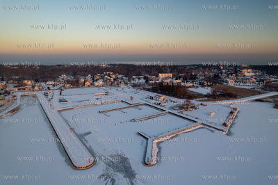 Zima na Mierzei Wiślanej. Port w Krynicy Morskiej....