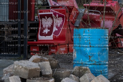 Stocznia. Stare siedzenia z kolejki SKM. 17.03.2020...