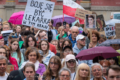 Gdańsk, okolice Dworu Artusa. Ani Jednej Więcej!...