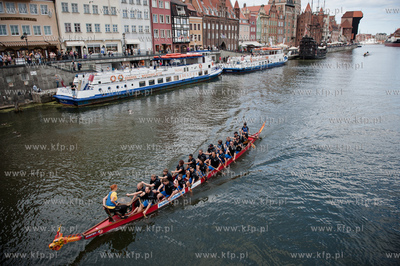 Gdansk. Motlawa.VI Charytatywne Regaty Smoczych Lodzi...