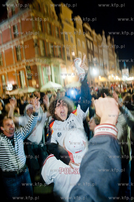 Gdansk. Dlugi Targ. Kibice niemieccy, greccy i polscy...