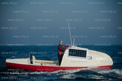 Gdynia. Pierwsza prezentacja lodzi wioslowej Romualda...