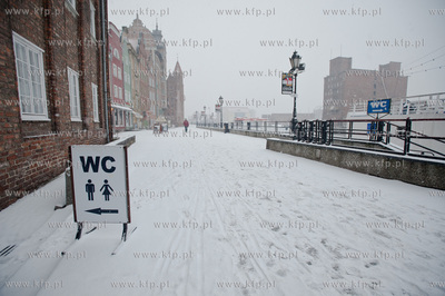 Gdansk. Nabrzeze Motlawy. Zima i obfite opady sniegu...