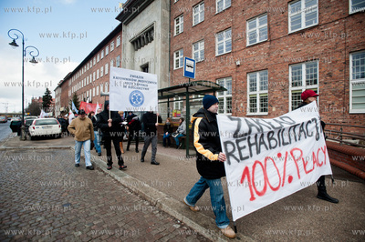 Gdansk. Protest zwiazkow zawodowych Szpitala Specjalistycznego...
