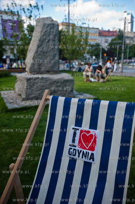 Gdynia. Skwer Zeromskiego, na ktorym w sasiedztwie...
