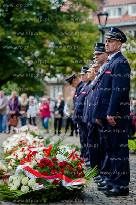Gdansk. Msza Swieta na placu Obroncow Poczty Polskiej...