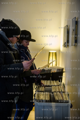 Gdansk. Kawiarnia Fusy i Mietusy. Tysiace Winyli na...