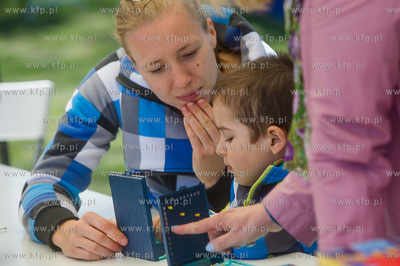 Gdynia. Skwer Arki Gdynia. Majowka przy Bulwarze, podczas...